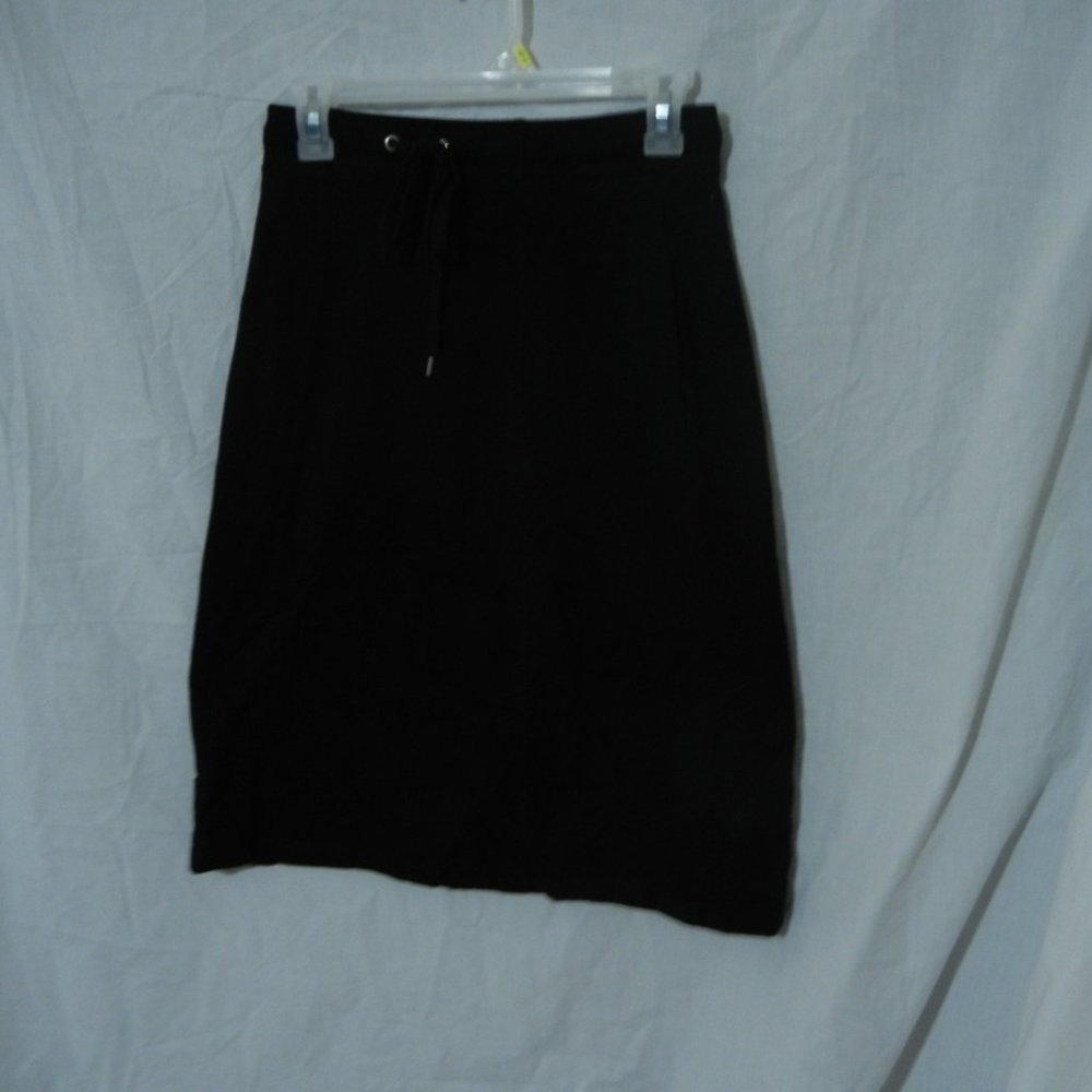 Women's Petite skirt with elastic waist band